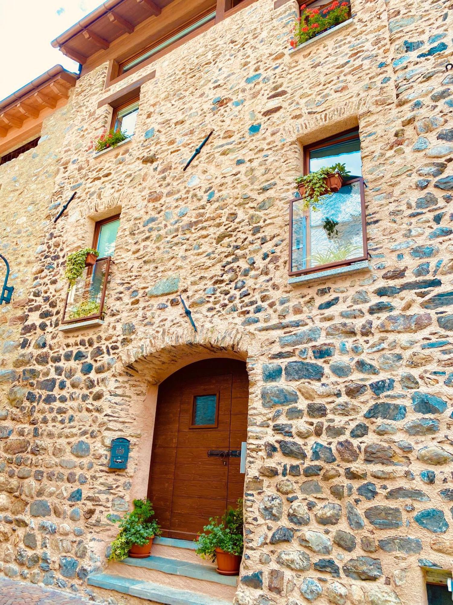 Old Town Apartments Tirano Extérieur photo